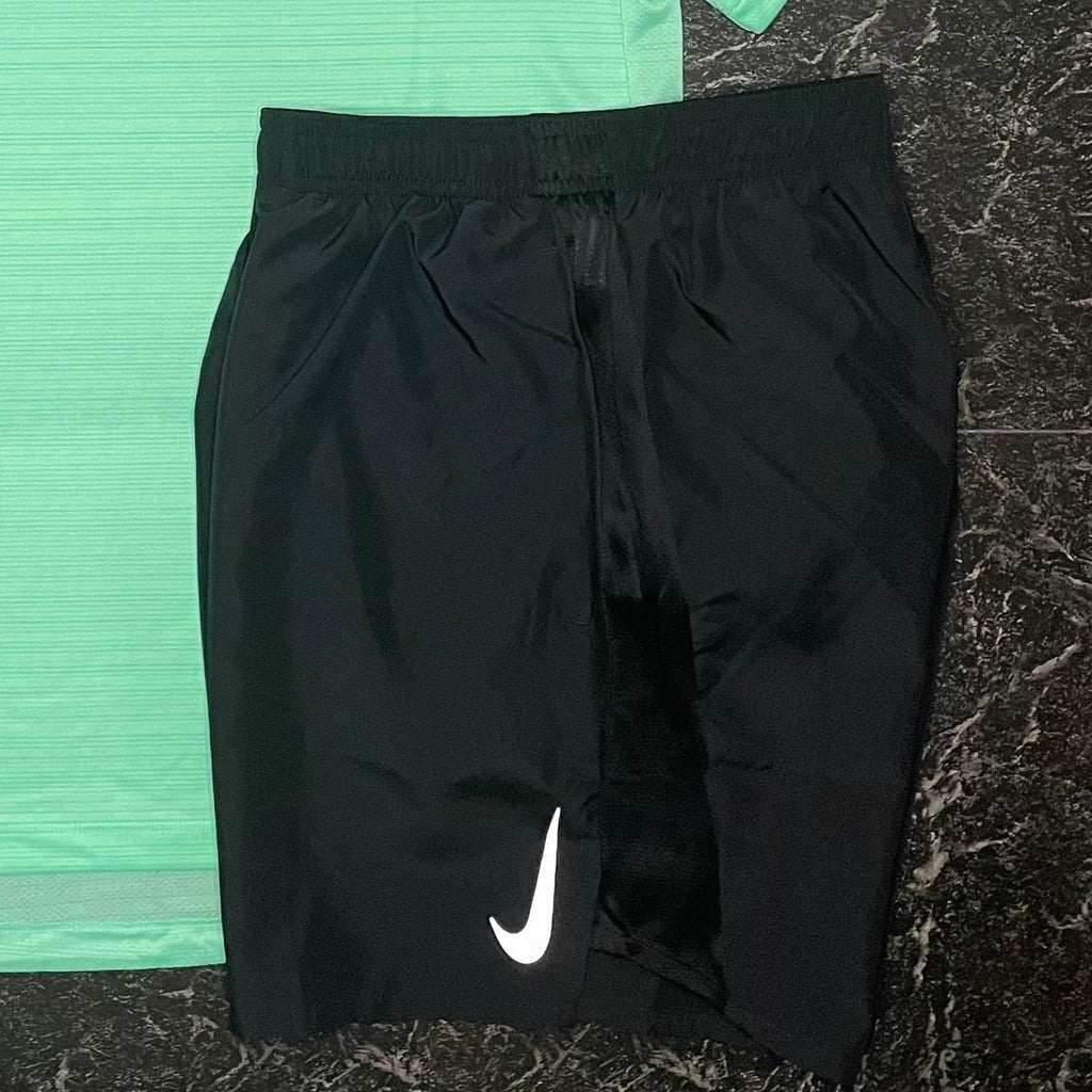 Nike Challenger 7" Shorts - Black